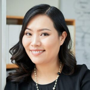 attractive-business-woman-YHLCTUZ-300x300
